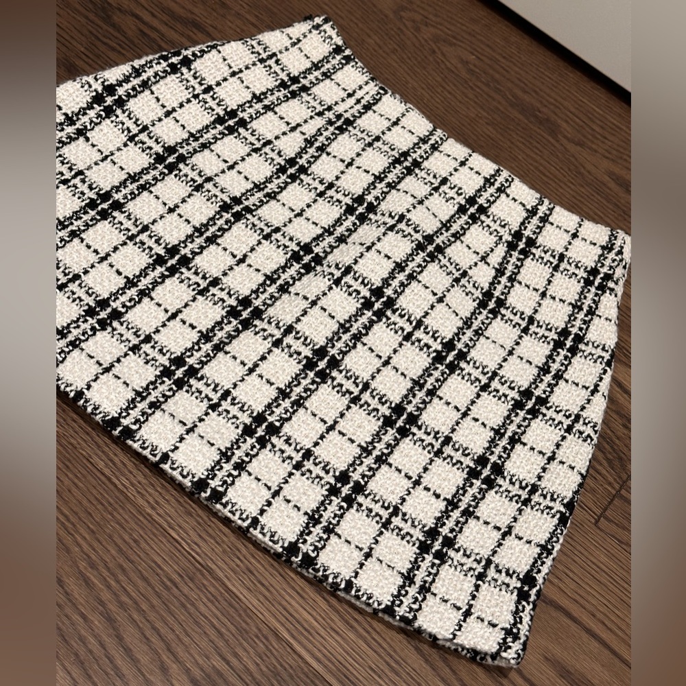 LOCK & KEY Tweed A-Line Plaid Skirt, Size Small, Colour Black & White